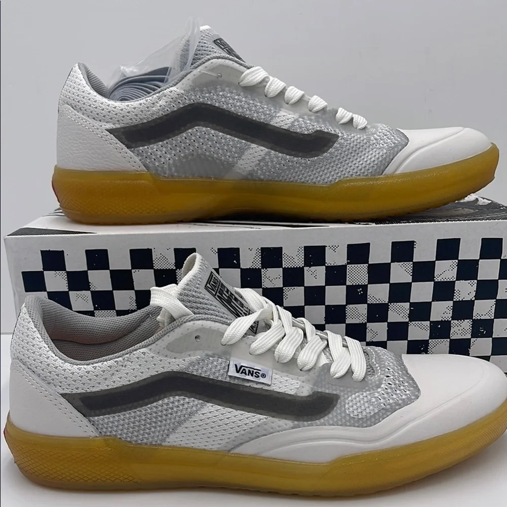 Vans WMNS Ave Knit. White/Gum
VN0005UW9DH
Sneakers - Picture 1 of 16